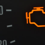 Világító check engine lámpa