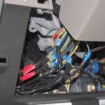 Gyújtáskábelek a kormány alatt